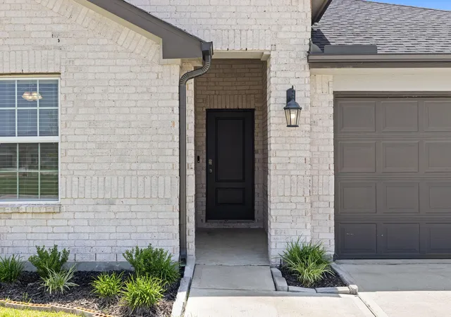 Photo 2 of Single family home for sale at 8611 Swenson Ln, Rosharon, TX 77583 | MLS# 90339031 | Listing updated on 2026-09-05