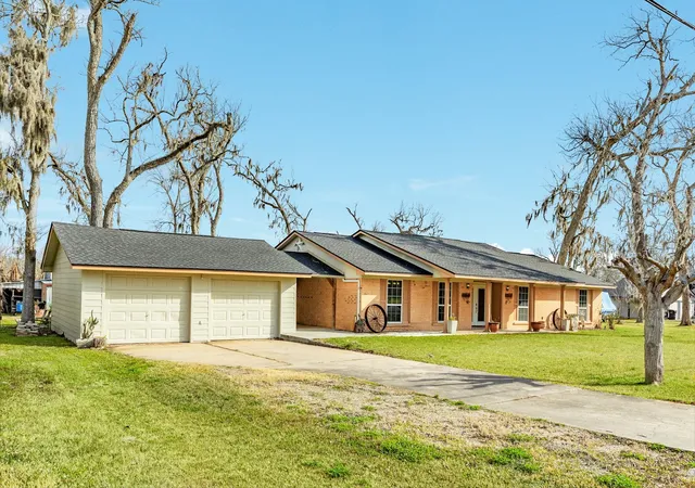 Photo 1 of Sale Pending at 400 Pecan Ests Rd #C616R, Angleton, TX 77515 | MLS# 18536440 | Listing updated on 2026-09-13