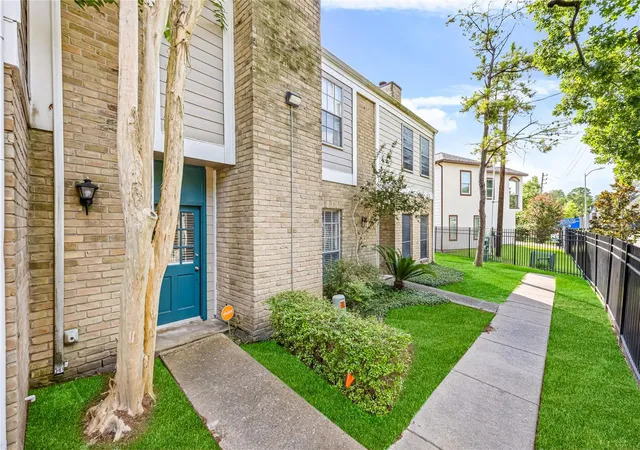 3rd image of 11710 Southlake Dr #31, Houston, TX 77077 | MLS# 22411642