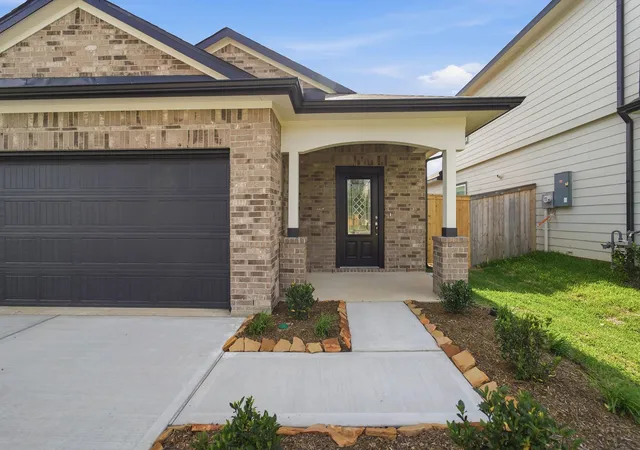 Photo 3 of Single family home for sale at 10771 Sora Dr, Willis, TX 77378 | MLS# 60869931 | Listing updated on 2026-09-15
