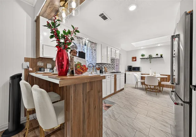 Photo 3 of Single family home for sale at 6011 Knotty Wood Dr, Houston, TX 77092 | MLS# 74615846 | Listing updated on 2026-07-03