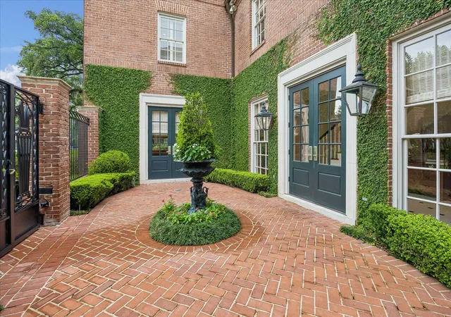 5th image of 2445 Stanmore Dr, Houston, TX 77019 | MLS# 41515975