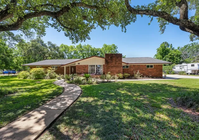 Homes for sale in Angleton, TX | 616 Cannan Dr, Angleton, TX 77515 | MLS# 98866060
