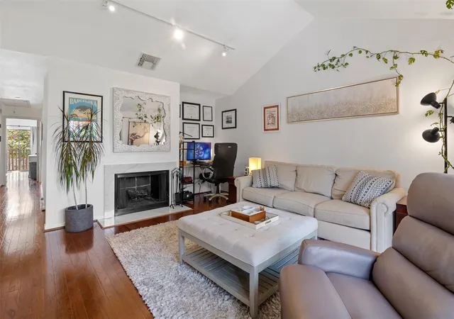 3rd image of 2829 Timmons Ln #228, Houston, TX 77027 | MLS# 84954445