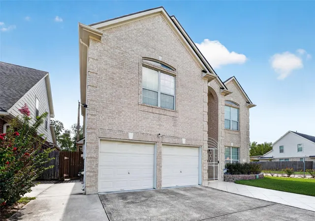 Photo 3 of Single family home for sale at 10102 Lizette Ct, Houston, TX 77075 | MLS# 88784937 | Listing updated on 2026-08-28