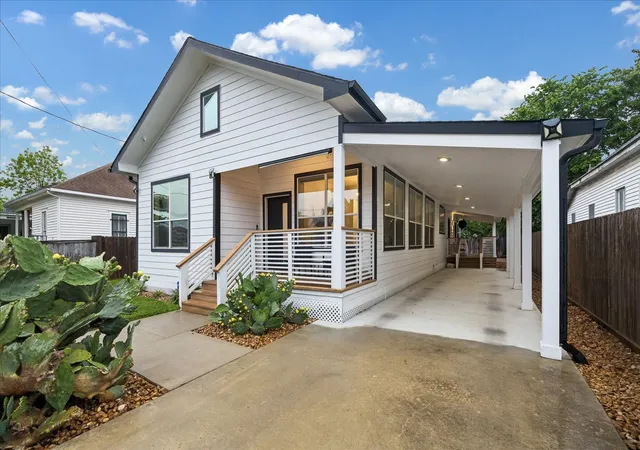 Photo 3 of Single family home for sale at 2112 Common St, Houston, TX 77009 | MLS# 58977736 | Listing updated on 2026-09-06
