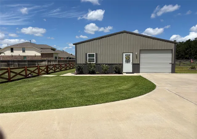 Photo 3 of Single family home for sale at 16645 Crosby St, Conroe, TX 77303 | MLS# 60126369 | Listing updated on 2026-09-16