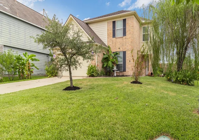 Photo 2 of Single family home for sale at 18743 N Young Elm Cir, Houston, TX 77073 | MLS# 86276677 | Listing updated on 2026-08-19