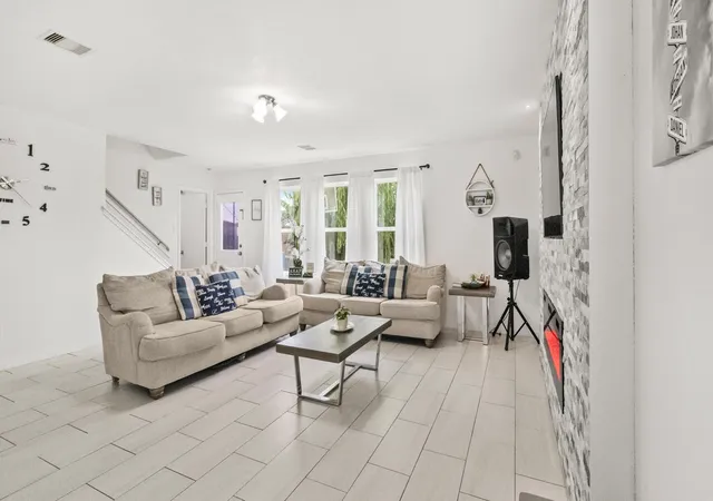 Photo 3 of Single family home for sale at 18743 N Young Elm Cir, Houston, TX 77073 | MLS# 86276677 | Listing updated on 2026-08-19