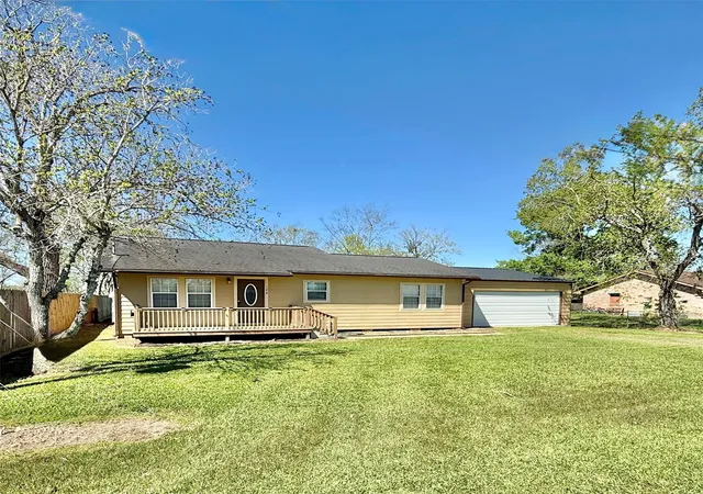 Homes for sale in West Columbia, TX | 124 Bennett St, West Columbia, TX 77486 | MLS# 40353533