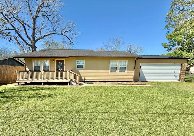 Homes for sale in West Columbia, TX | 124 Bennett St, West Columbia, TX 77486 | MLS# 40353533