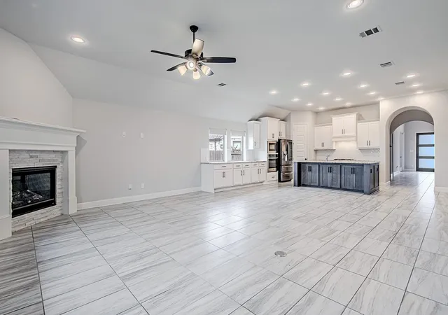 2nd image of 4002 Maple Glen Dr, Fulshear, TX 77441 | MLS# 37274187