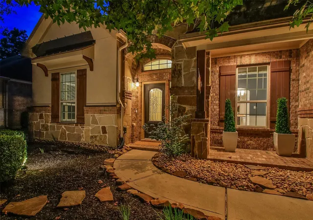 5th image of 35 N Swanwick Pl, Tomball, TX 77375 | MLS# 83798908