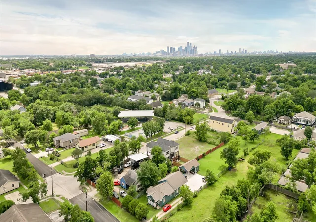 28th image of 5947 Collingsworth St, Houston, TX 77026 | MLS# 69028420
