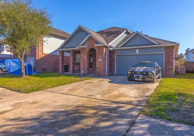 Photo 1 of Single family home for sale at 10303 Mills Run Dr, Houston, TX 77070 | MLS# 60914006 | Listing updated on 2026-01-22