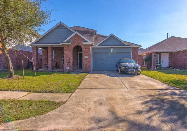 Photo 2 of Single family home for sale at 10303 Mills Run Dr, Houston, TX 77070 | MLS# 60914006 | Listing updated on 2026-01-22