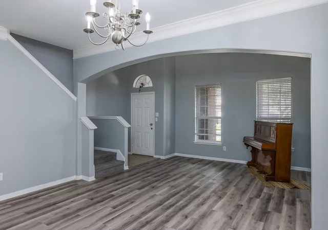 Photo 4 of Single family home for sale at 10303 Mills Run Dr, Houston, TX 77070 | MLS# 60914006 | Listing updated on 2026-01-22