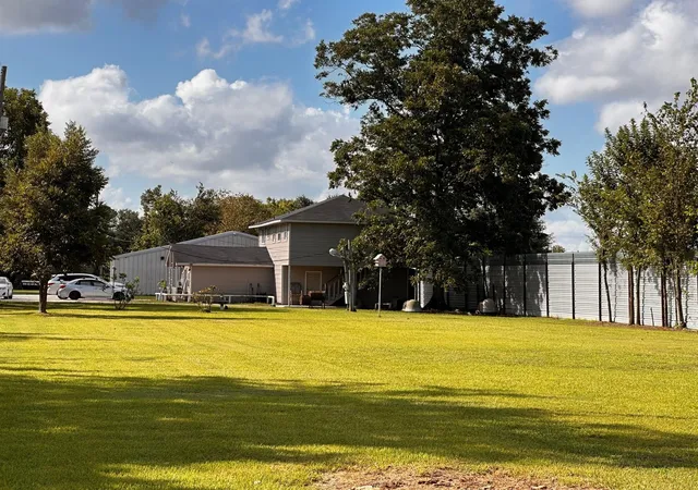 Photo 3 of Single family home for sale at 404 Gulf Bank Rd, Houston, TX 77037 | MLS# 53117591 | Listing updated on 2026-04-15