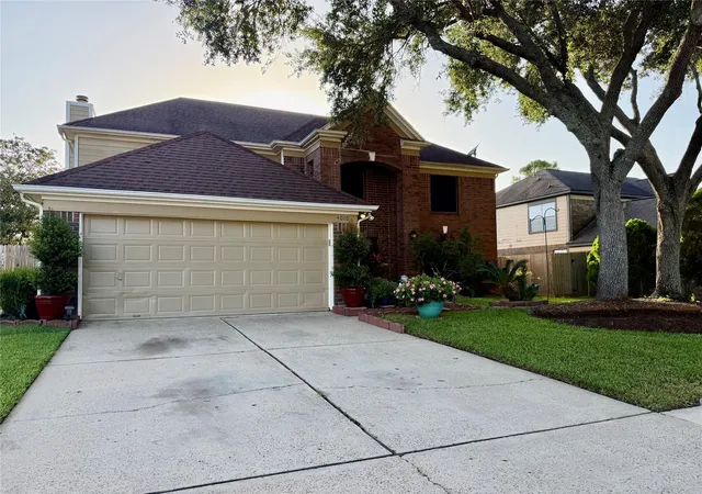 Photo 2 of Single family home for sale at 4010 Ivywood Dr, Pearland, TX 77584 | MLS# 21011781 | Listing updated on 2026-09-17
