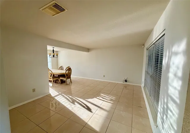 Photo 4 of Single family home for sale at 4010 Ivywood Dr, Pearland, TX 77584 | MLS# 21011781 | Listing updated on 2026-09-17