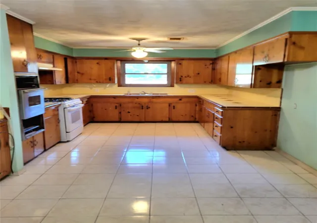 5th image of 304 Helen St, Cleveland, TX 77328 | MLS# 28500040