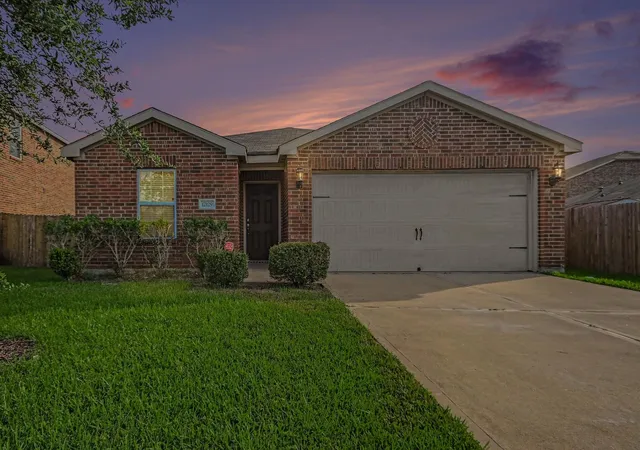1st image of 12129 Trawler Pl, La Marque, TX 77568 | MLS# 76294989