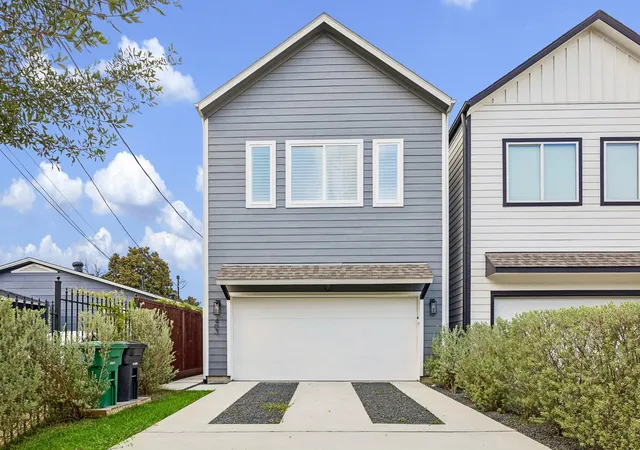 Photo 1 of Single family home for sale at 403 Fenn St, Houston, TX 77018 | MLS# 8178638 | Listing updated on 2026-08-27
