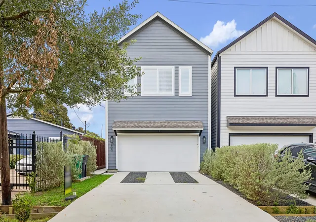 Photo 2 of Single family home for sale at 403 Fenn St, Houston, TX 77018 | MLS# 8178638 | Listing updated on 2026-08-27