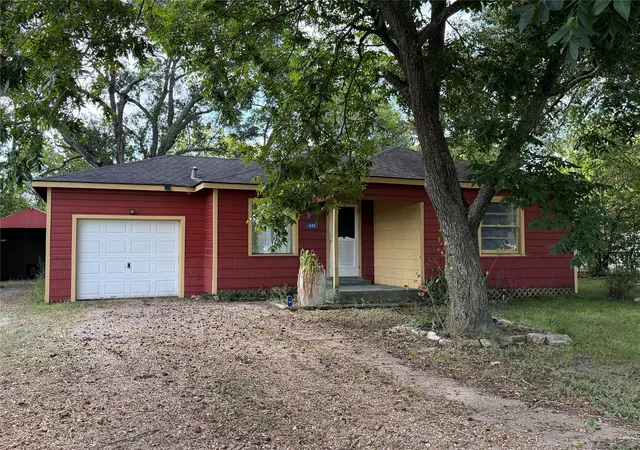 Photo 1 of Single family home for sale at 426 E Fm 1093 Rd, Wallis, TX 77485 | MLS# 61747930 | Listing updated on 2026-08-31