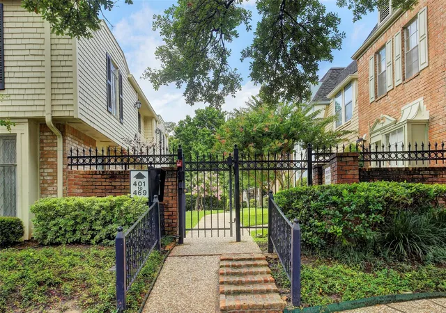 Photo 2 of Condo for sale at 444 N Post Oak Ln, Houston, TX 77024 | MLS# 23806874 | Listing updated on 2026-07-25