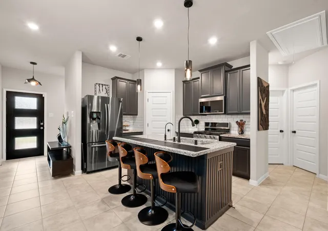 Photo 4 of Sale Pending at 7067 Silverleaf Oak St, Conroe, TX 77304 | MLS# 7582545 | Listing updated on 2026-09-14