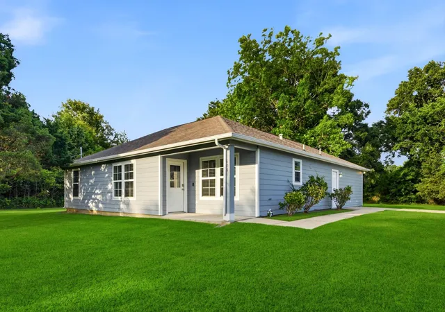 Homes for sale in Anahuac, TX | 609 Washington Ave, Anahuac, TX 77514 | MLS# 38827405