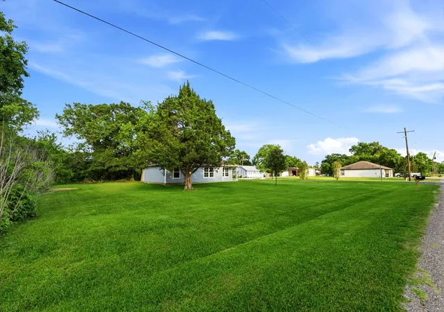 Homes for sale in Anahuac, TX | 609 Washington Ave, Anahuac, TX 77514 | MLS# 38827405