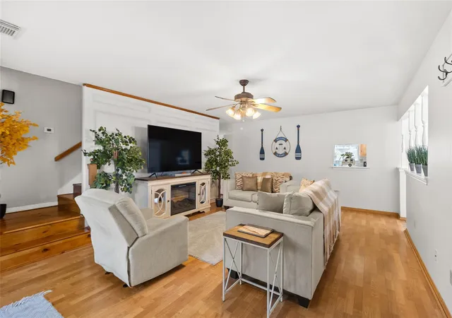 4th image of 117 E Park Dr, Montgomery, TX 77356 | MLS# 11519890