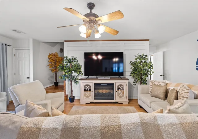 5th image of 117 E Park Dr, Montgomery, TX 77356 | MLS# 11519890
