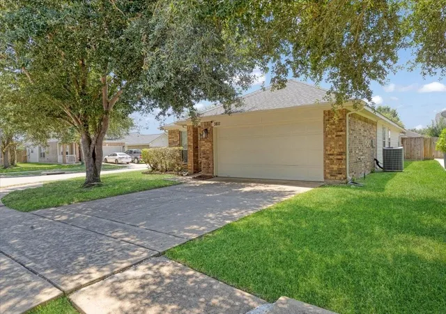 Photo 3 of Single family home for sale at 3811 Juniper Meadows Ln, Houston, TX 77053 | MLS# 78406490 | Listing updated on 2026-08-30