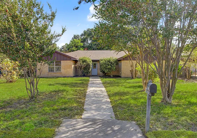 Photo 1 of Single family home for sale at 1817 Medina Dr, College Station, TX 77840 | MLS# 39343851 | Listing updated on 2026-08-26