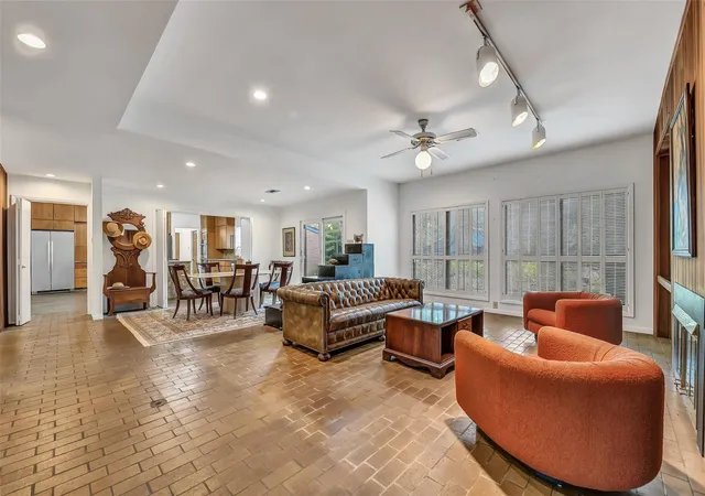 Photo 3 of Single family home for sale at 1102 Cowards Crk Dr, Friendswood, TX 77546 | MLS# 35976155 | Listing updated on 2026-09-03