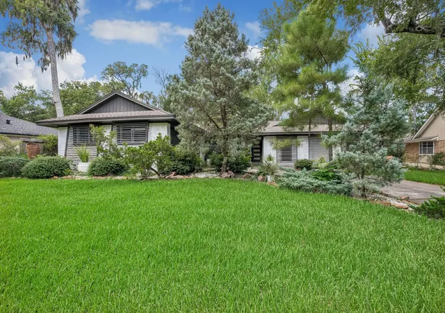 1st image of 15419 Wandering Trl, Friendswood, TX 77546 | MLS# 33163760