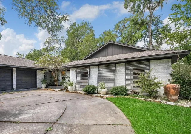 29th image of 15419 Wandering Trl, Friendswood, TX 77546 | MLS# 33163760