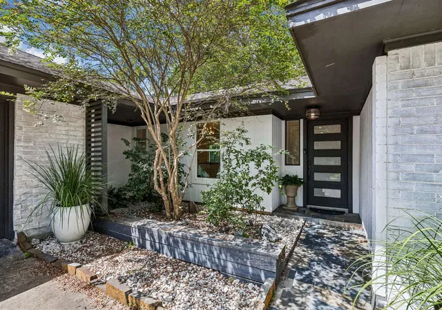 2nd image of 15419 Wandering Trl, Friendswood, TX 77546 | MLS# 33163760
