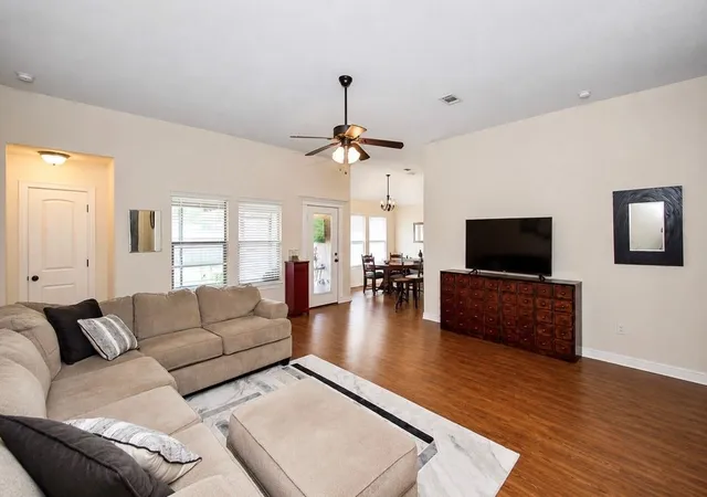 Photo 4 of Single family home for sale at 205 Poppy St, Lake Jackson, TX 77566 | MLS# 64305307 | Listing updated on 2026-09-16
