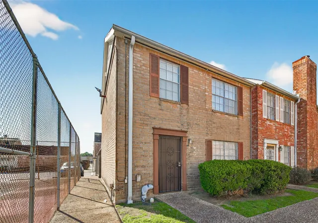 Photo 2 of Townhouse for sale at 4140 Belle Park Dr #4140, Houston, TX 77072 | MLS# 86392605 | Listing updated on 2026-10-01