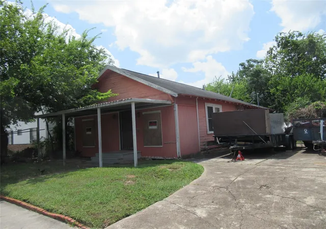 Photo 2 of Single family home for sale at 3510 Attucks St, Houston, TX 77004 | MLS# 18101777 | Listing updated on 2026-09-01