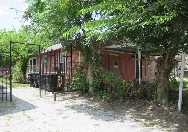 Photo 4 of Single family home for sale at 3510 Attucks St, Houston, TX 77004 | MLS# 18101777 | Listing updated on 2026-09-01