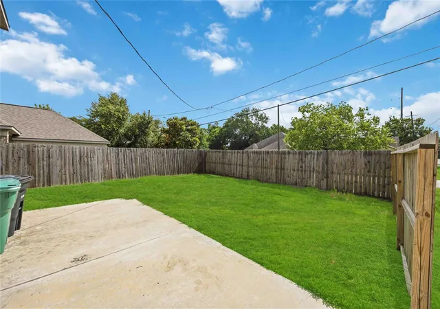 15th image of 3515 Shelby Cir #A/B, Houston, TX 77051 | MLS# 86486145