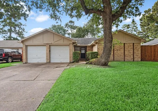 Photo 2 of Single family home for sale at 18734 Twigsworth Ln, Humble, TX 77346 | MLS# 70890941 | Listing updated on 2026-07-16