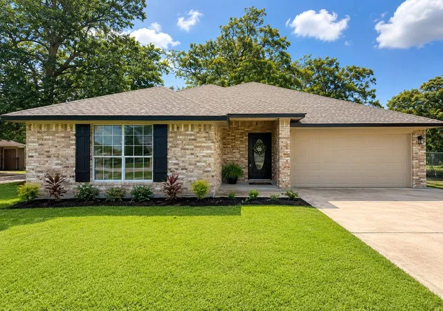 1st image of 216 Sleepy Hollow Dr, Lake Jackson, TX 77566 | MLS# 87372283
