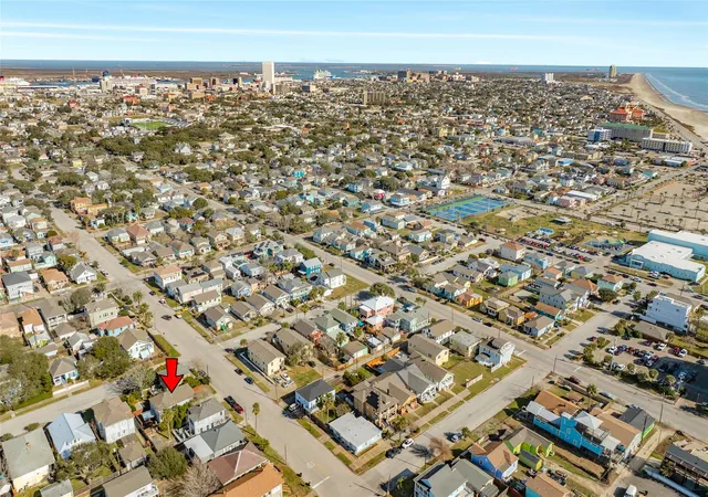 Photo 3 of Single family home for sale at 2205 30th Street, Galveston, TX 77550 | MLS# 87405590 | Listing updated on 2026-08-29