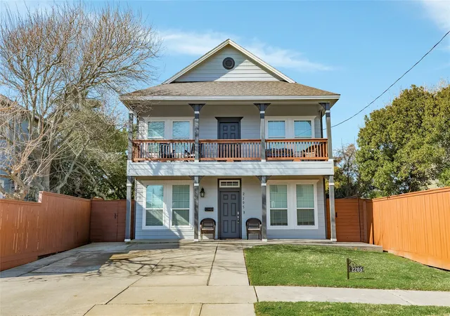 Photo 3 of Single family home for sale at 2205 30th Street, Galveston, TX 77550 | MLS# 87405590 | Listing updated on 2026-08-29